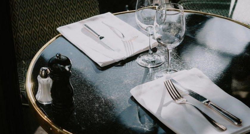 napkin folding techniques pdf